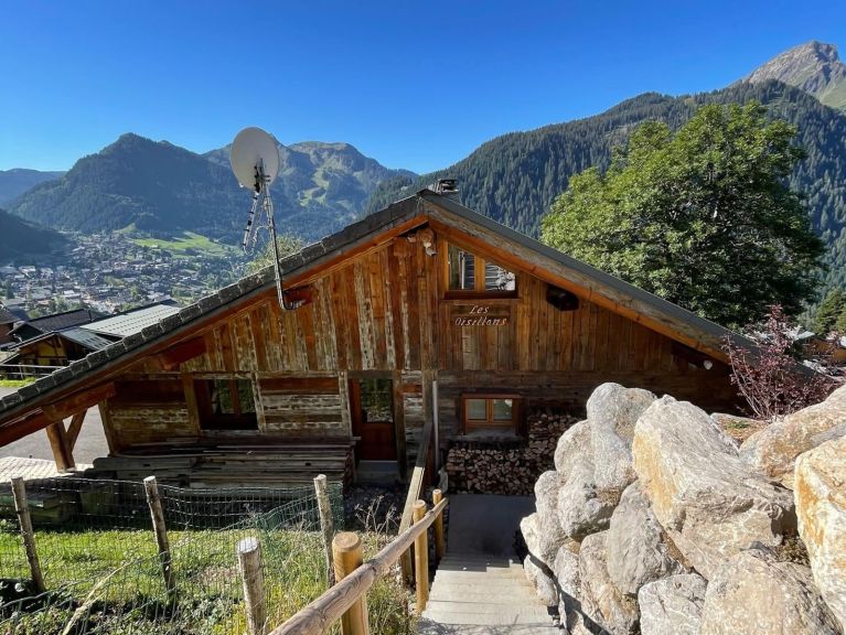 Chalet Les Oisillons with outdoor sauna