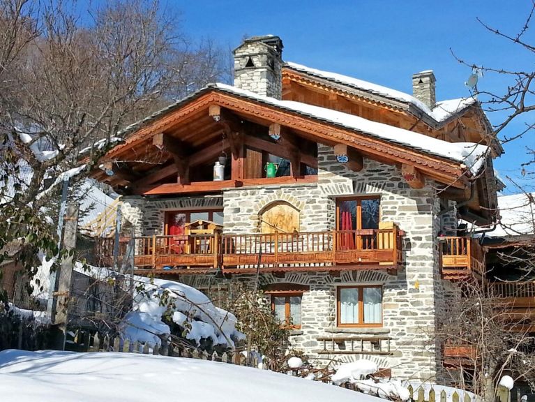 Chalet Villaroger with outdoor whirlpool and infrared sauna