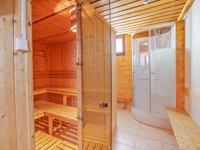 Chalet de la Chapelle with outside-whirlpool and sauna