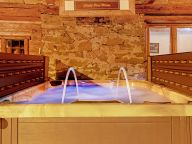 Chalet Père Marie with outdoor whirlpool and sauna-23