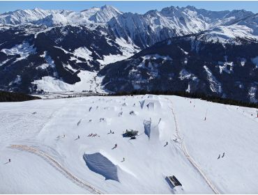 Ski village Well-visited ski village with lots of lively aprés-ski bars-5