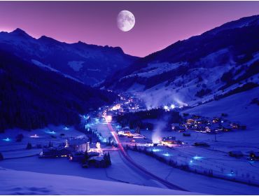 Ski village Well-visited ski village with lots of lively aprés-ski bars-8