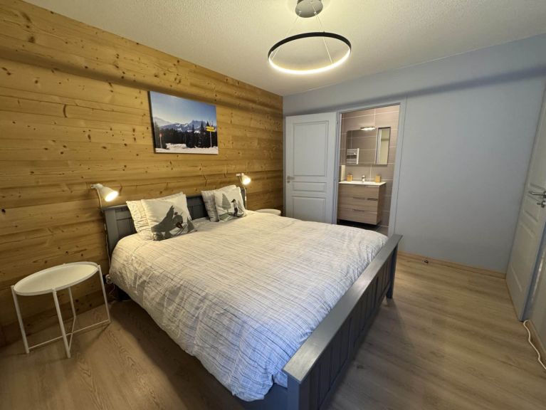 Apartment Le 360 No. 19 with outdoor whirlpool