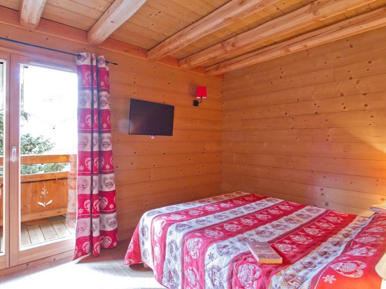 Chalet Le Renard Lodge with private pool and sauna