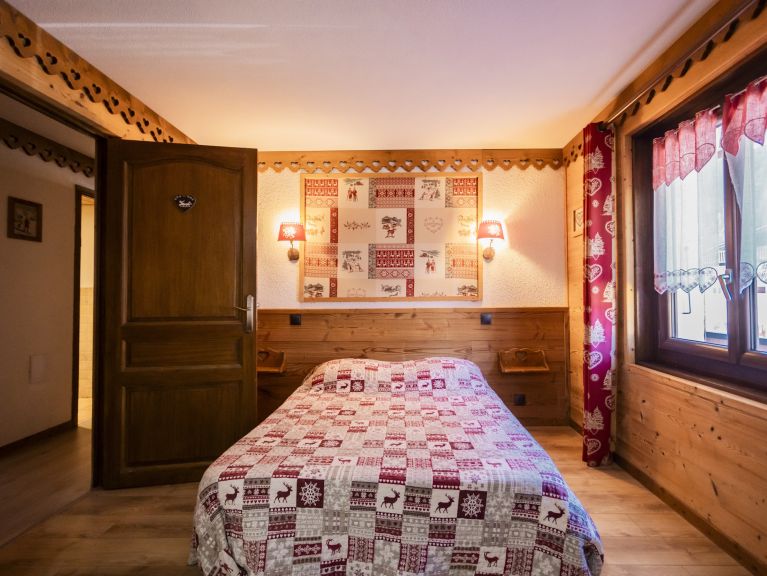 Chalet-apartment l'Ours with outside-whirlpool