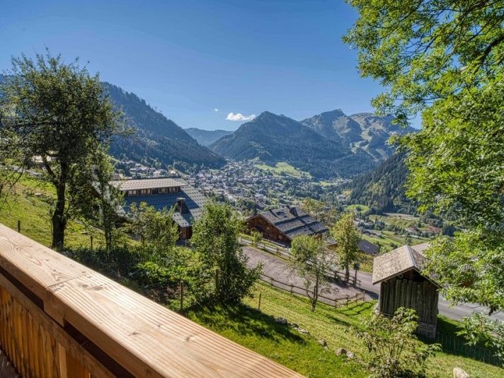 Chalet Les Oisillons with outdoor sauna