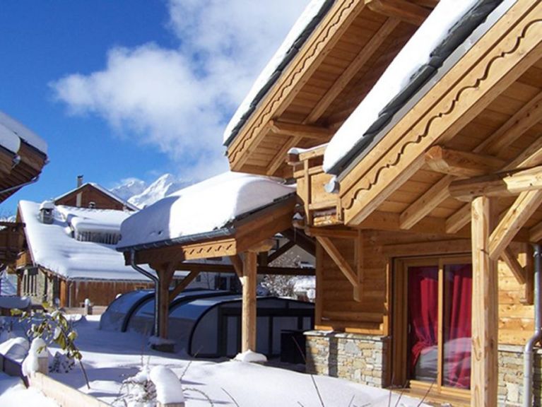Chalet Le Loup Lodge with private pool and sauna