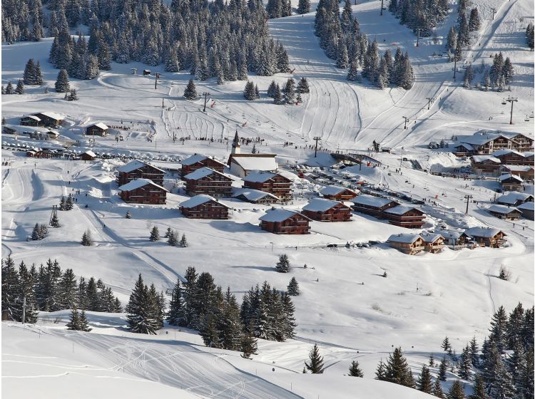 Ski village Child-friendly winter sport village with a view over the Mont Blanc-1