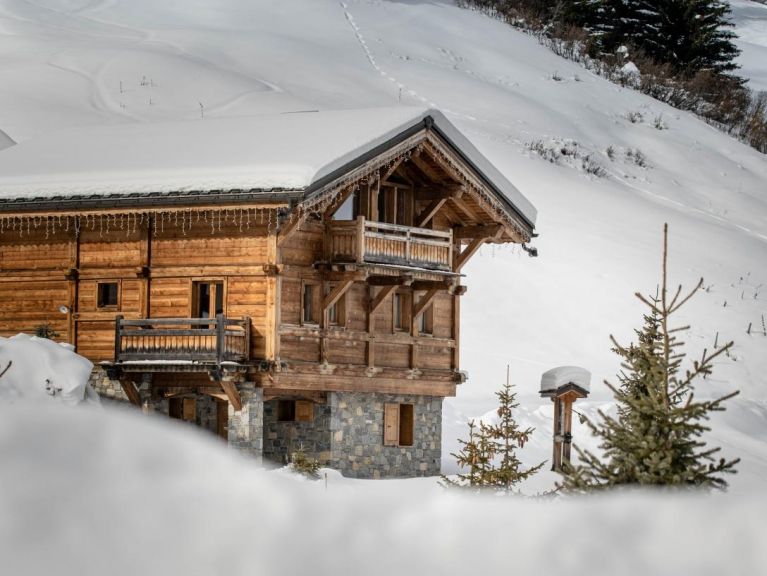 Chalet du Cocoon Mont-Blanc with outdoor hot tub