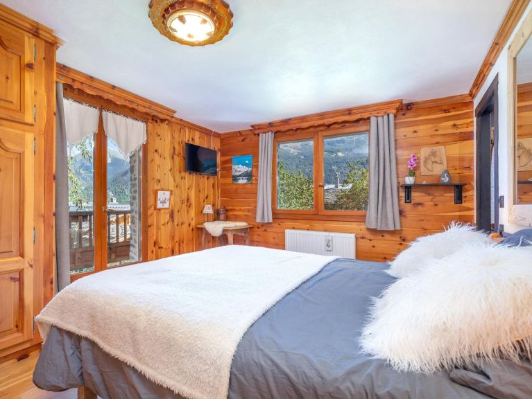 Chalet Villaroger with outdoor whirlpool and infrared sauna