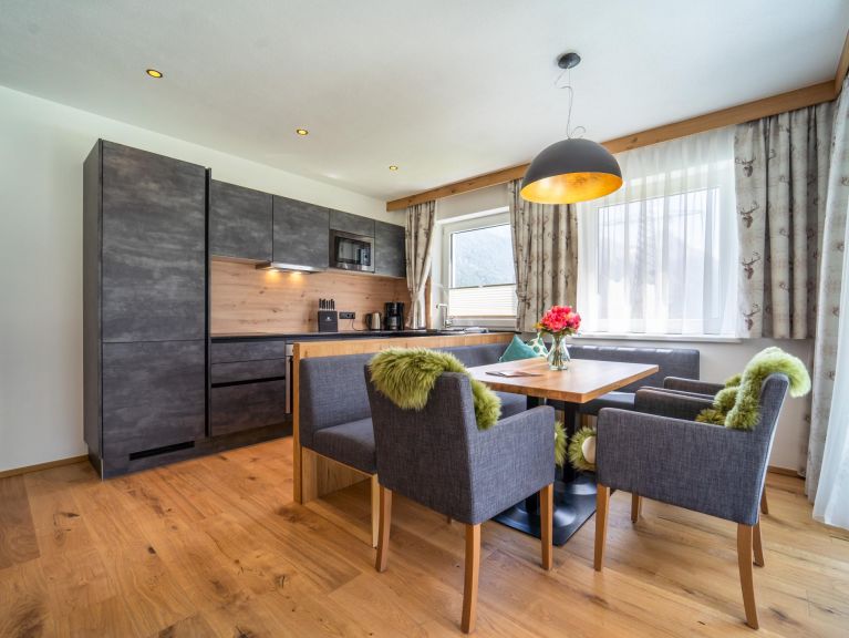 Chalet-apartment Pettneu Top 2