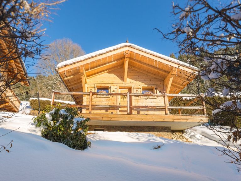 Chalet Le Joyau des Neiges with sauna and whirlpool