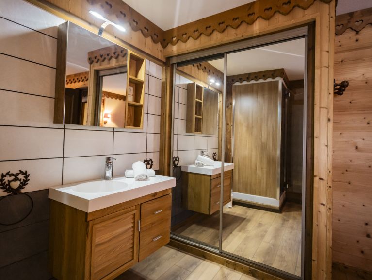 Chalet-apartment l'Ours with outside-whirlpool
