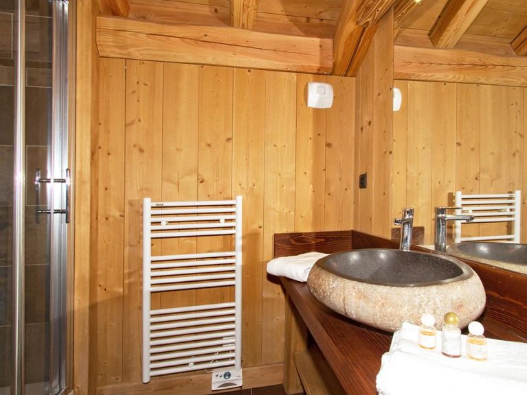 Chalet Le Loup Lodge with private pool and sauna