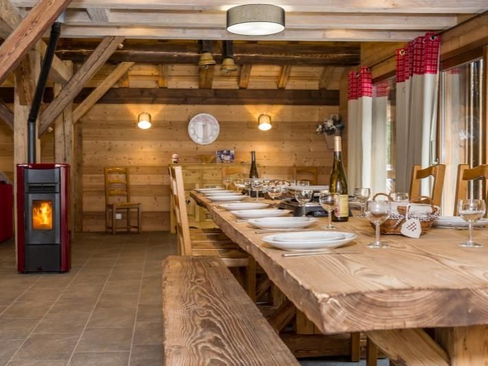 Chalet Les Bucherons with outdoor hot tub