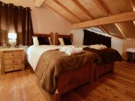Chalet Imperial with sauna and outdoor whirlpool-16