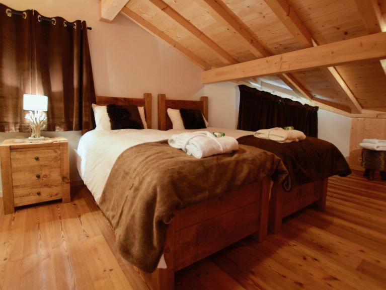 Chalet Imperial with sauna and outdoor whirlpool