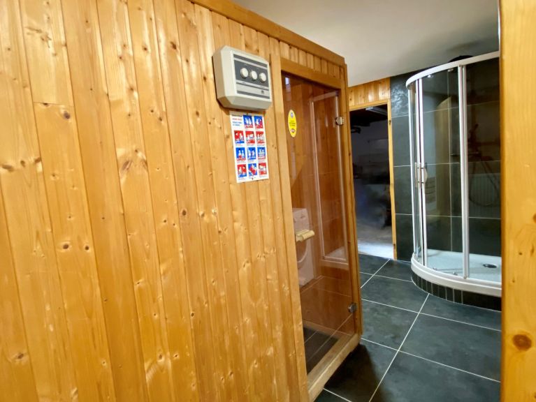Chalet Lacuzon with private sauna and outdoor whirlpool