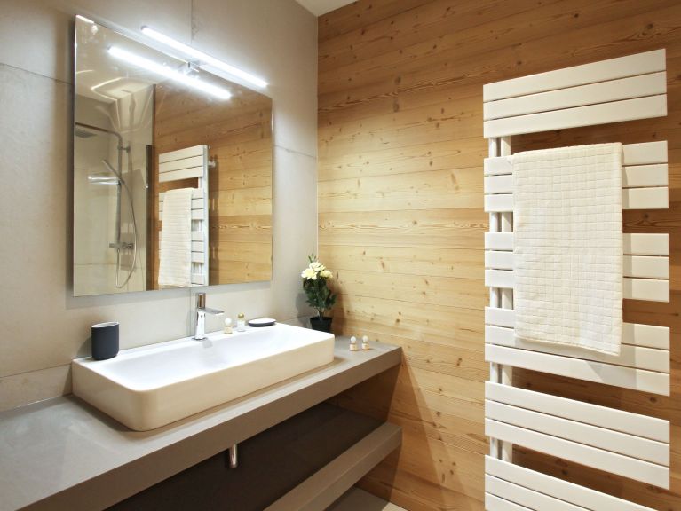 Chalet Nuance de Gris with outdoor whirlpool