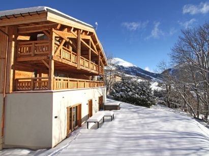 Chalet Nuance de Gris with outdoor whirlpool-1