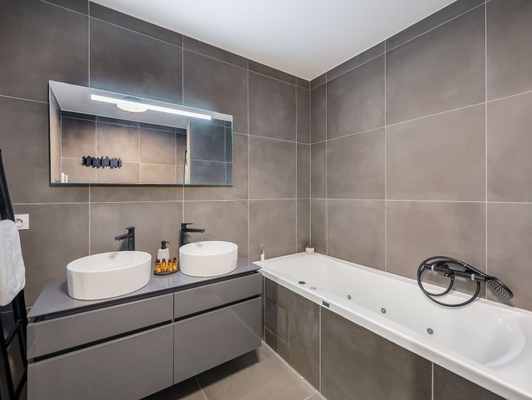 Apartment Quintessence