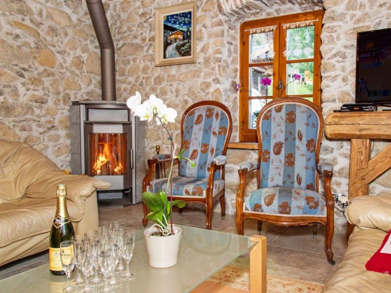 Chalet Petit Châtel with outdoor whirlpool