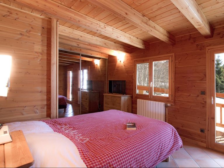 Chalet Le Panorama with outdoor whirlpool