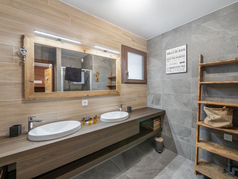 Apartment Quintessence