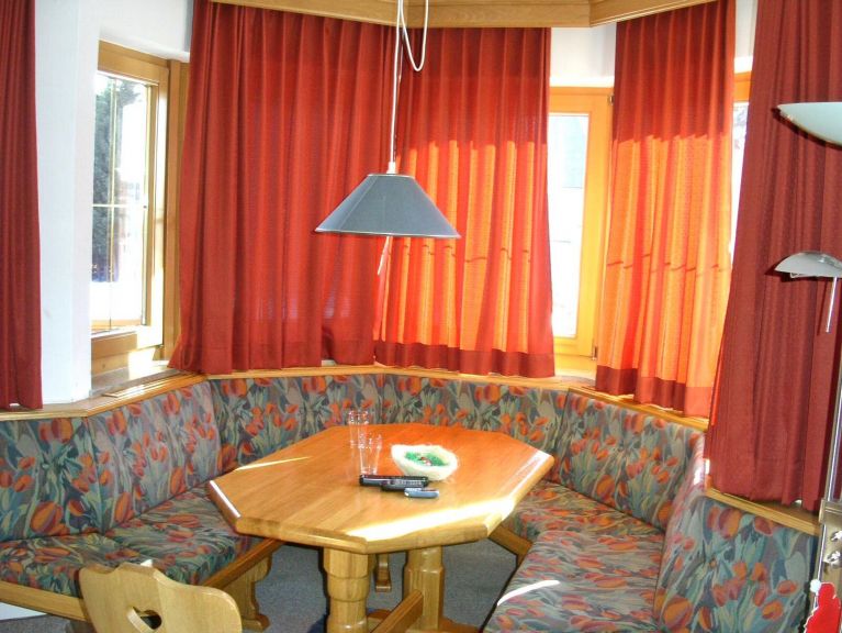 Apartment Am Dorfplatz Nr. 9