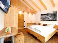 Chalet-apartment Berghof 2nd floor, with (private) infrared cabin-9