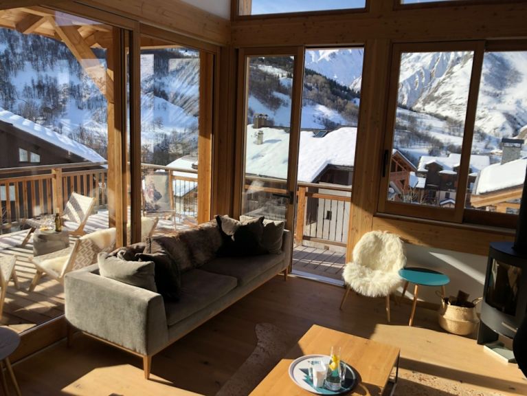Chalet Caseblanche Retrouvailles with wood stove