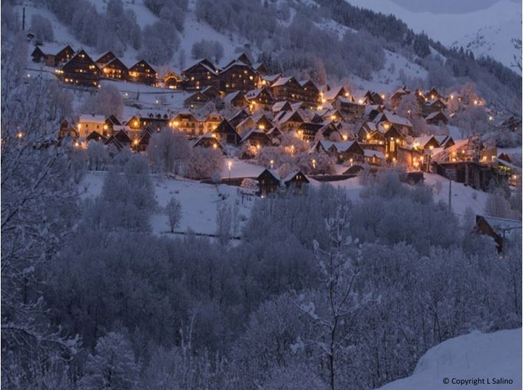 Ski village Cosy and authentic winter sport village; alternative for Alpe d'Huez-1