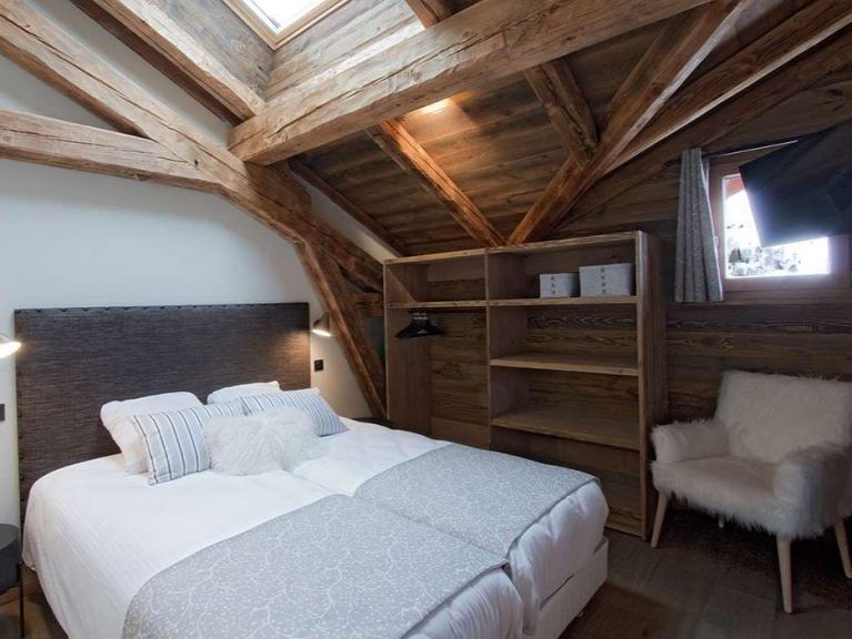 Chalet Le Lys with private pool