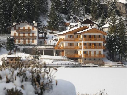 Chalet-apartment Edelweiss Alleghe Combination 4 apartments-1