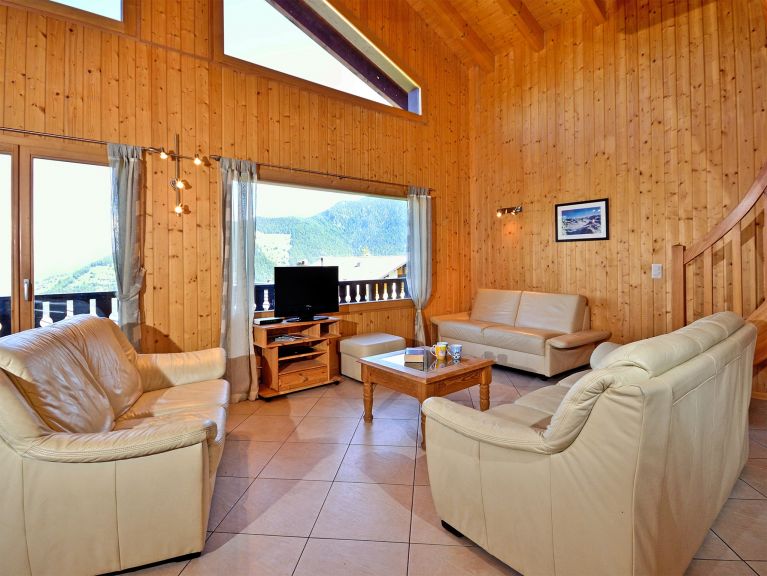 Chalet Les Etoiles with sauna and outside whirlpool