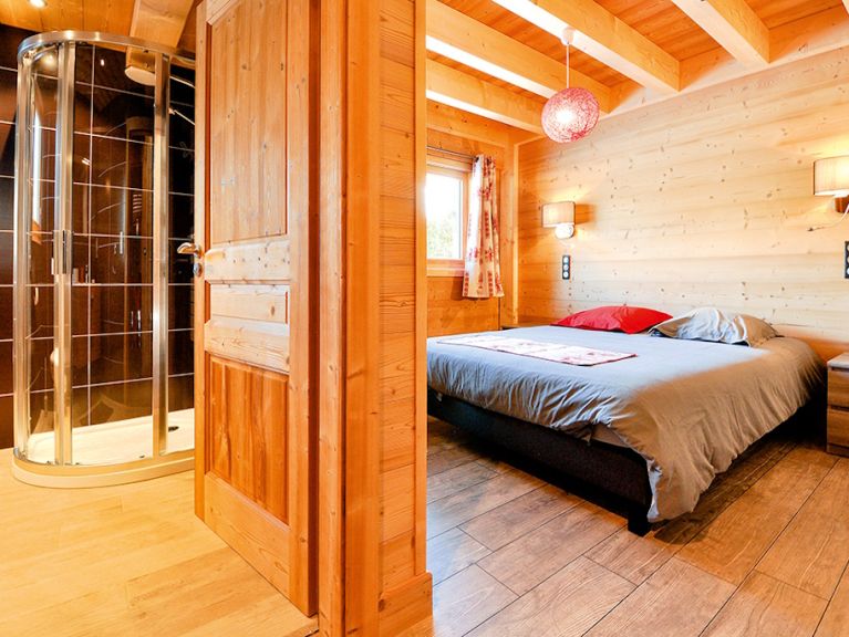 Chalet Le Bois Brûlé with private sauna and outdoor whirlpool