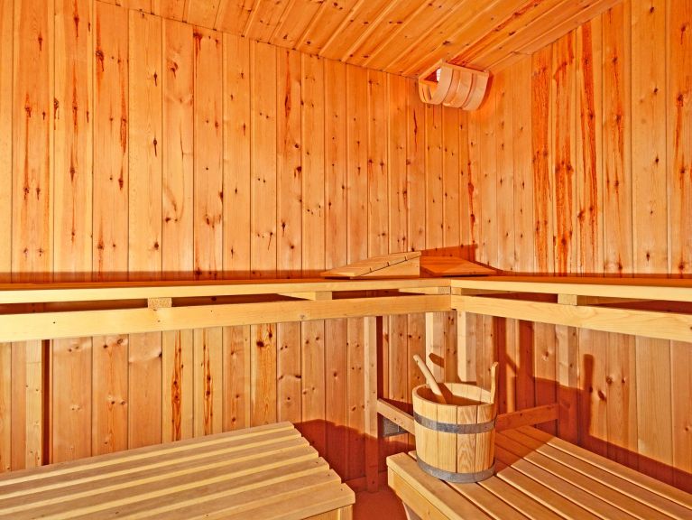 Chalet Les Etoiles with sauna and outside whirlpool