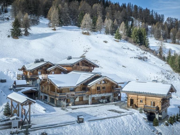 Chalet du Cocoon Mont-Blanc with outdoor hot tub