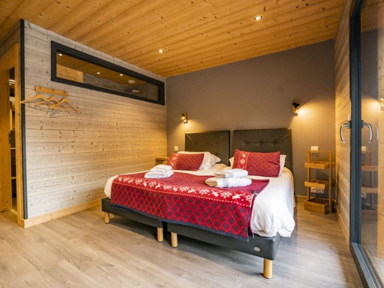 Chalet Entre Vous with outdoor whirlpool
