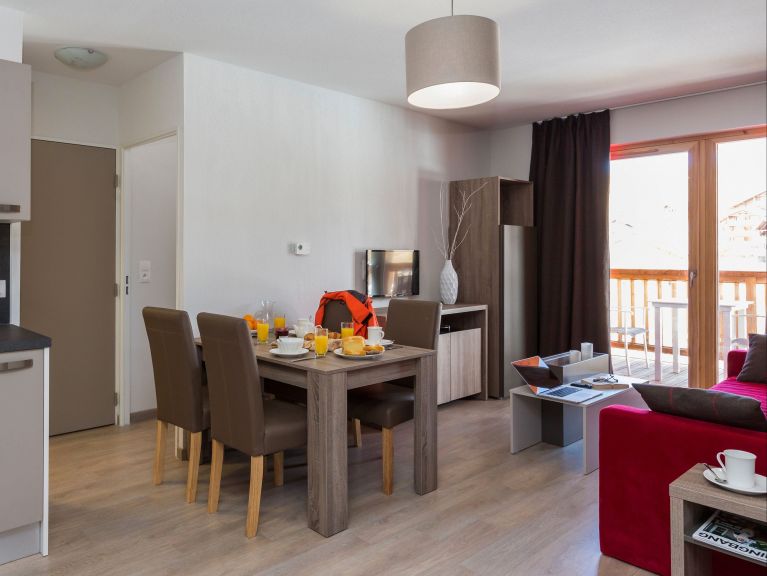 Apartment Front de Neige with cabin