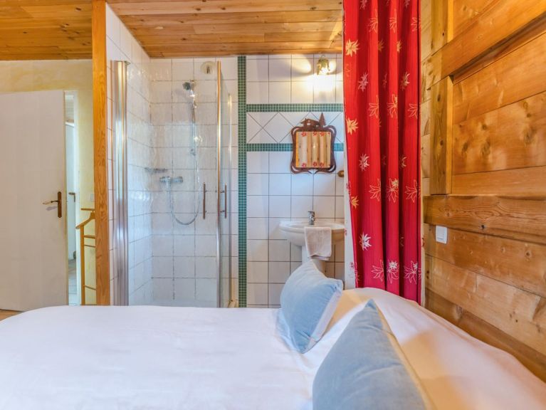 Chalet Piccola Pietra with a private sauna