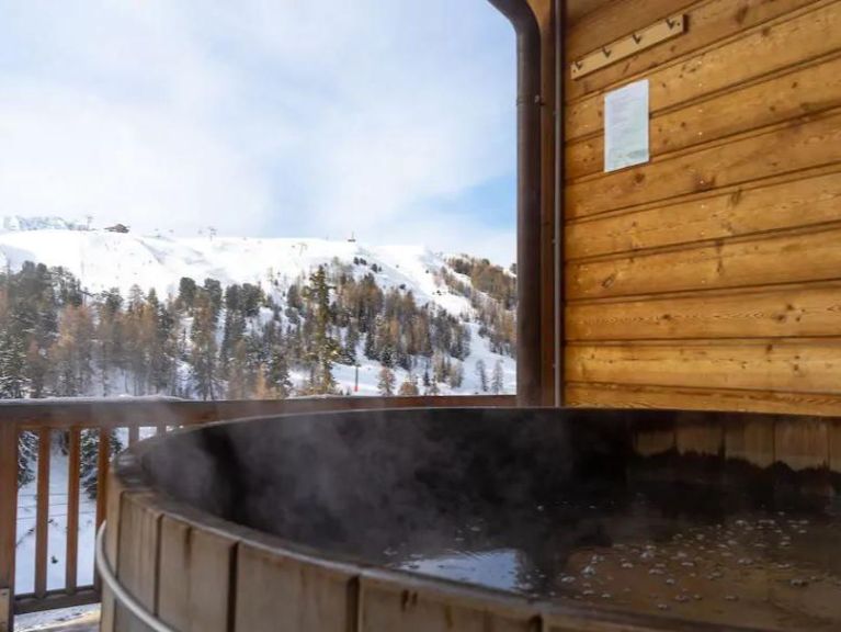 Chalet Carlina Hugo - with infrared sauna and hot tub - Sunday to Sunday