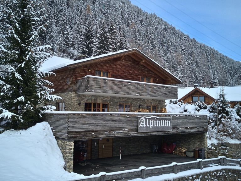 Chalet Alpinum catering included