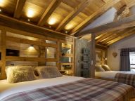Chalet Prestige l'Atelier with sauna and outdoor whirlpool-10