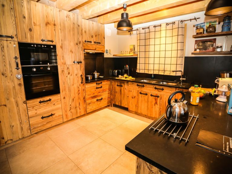 Chalet le Mas des Neiges with whirlpool and hammam