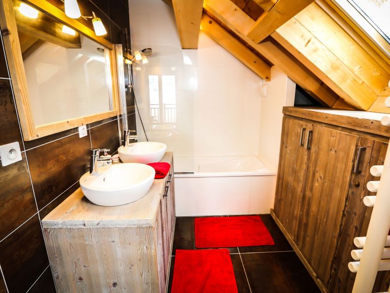 Chalet le Mas des Neiges with whirlpool and hammam
