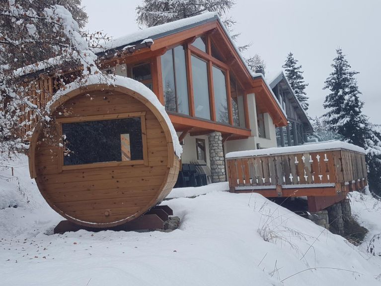Chalet De Vallandry Le Vent en Poupe with outdoor sauna