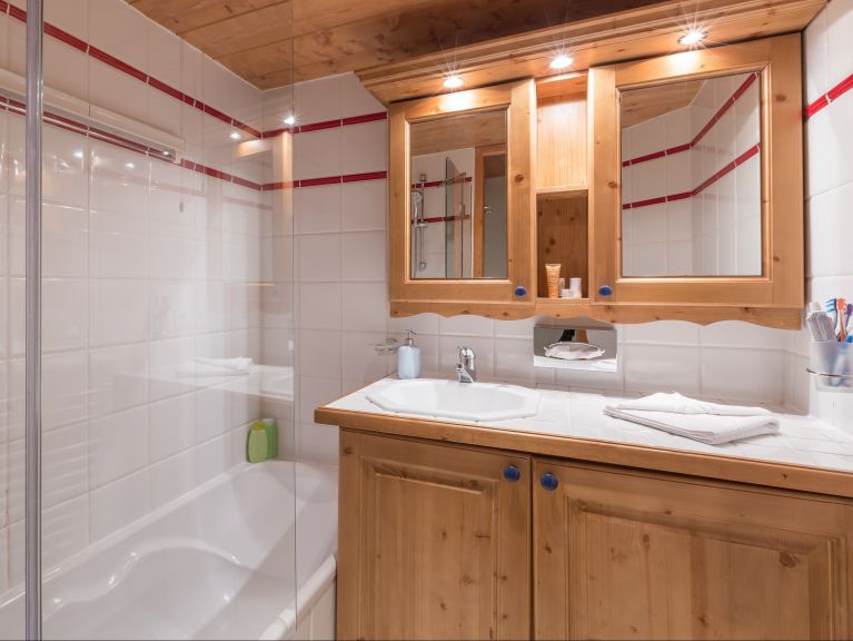 Apartment Les Fermes de Méribel with cabin