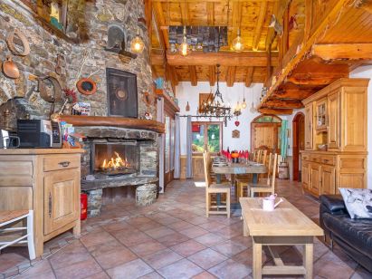 Chalet Villaroger with outdoor whirlpool and infrared sauna-2