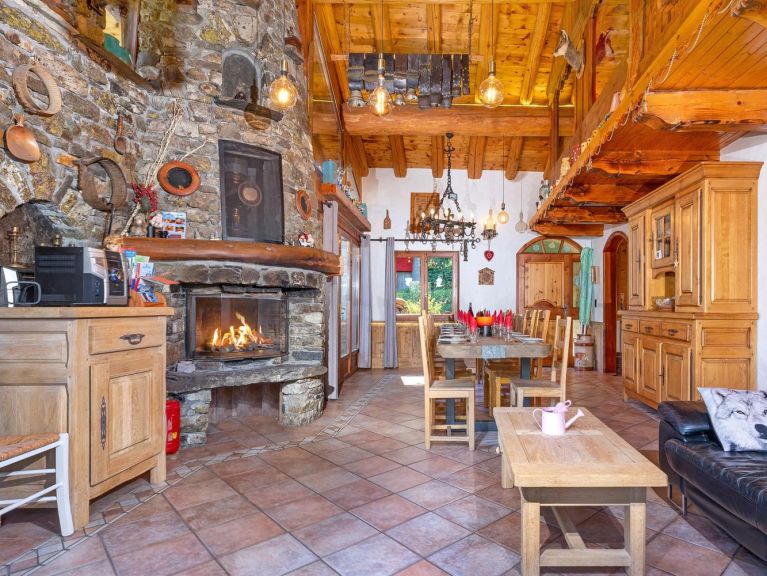 Chalet Villaroger with outdoor whirlpool and infrared sauna